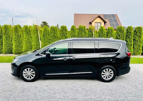 Chrysler Pacifica cena 86900 przebieg: 232231, rok produkcji 2018 z Czarne małe 781